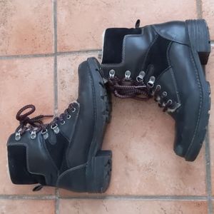 Naturalizer winter boots with lined shearling for sale